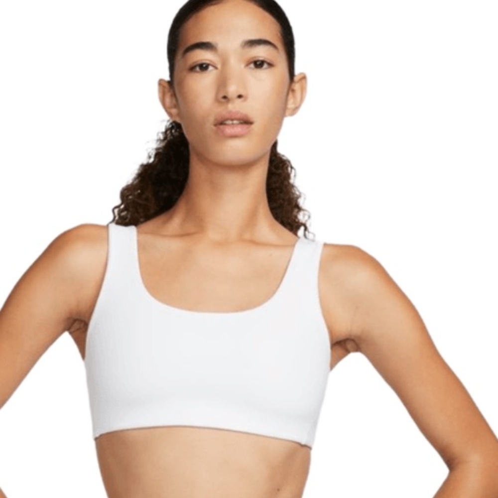 Nike LIGHT-SUPPORT LIGHTLY LINED U-NECK SPORTS BRA